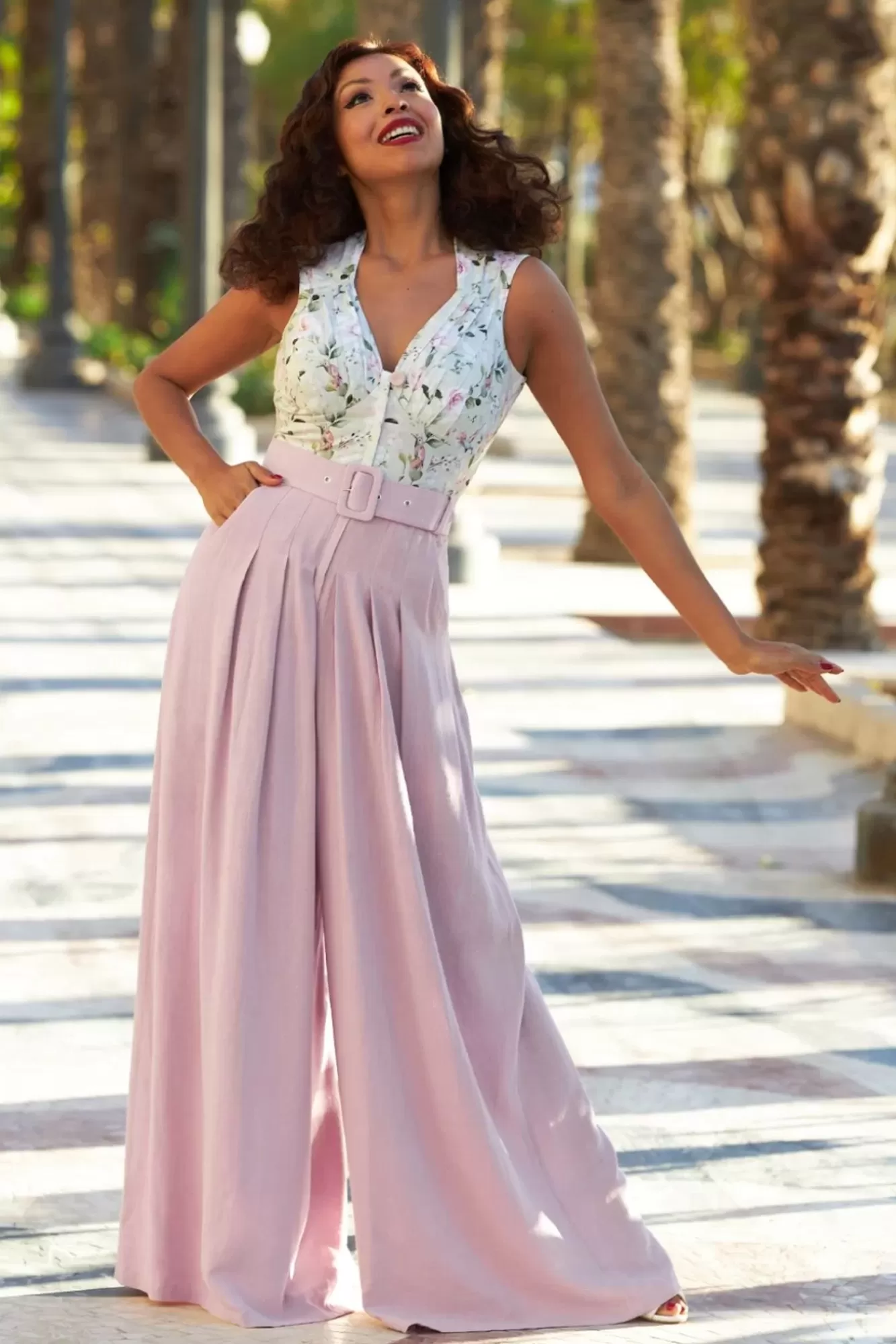 Shop Miss Candyfloss Corina Rosite Jumpsuit Mit Blumenmuster In Olivgrun Und Altrosa
