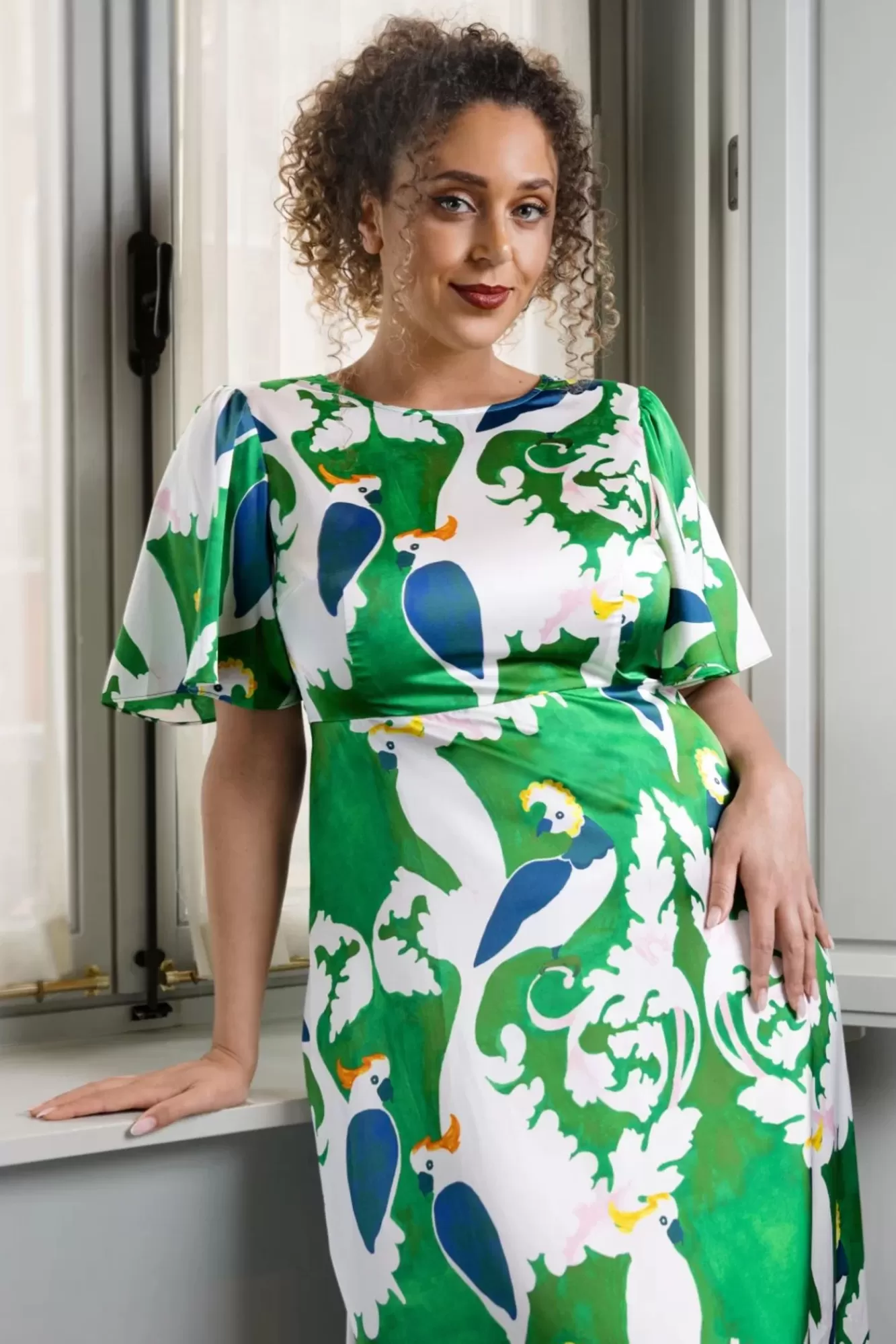 Online Traffic People Rene Kleid In Weis Und Grun